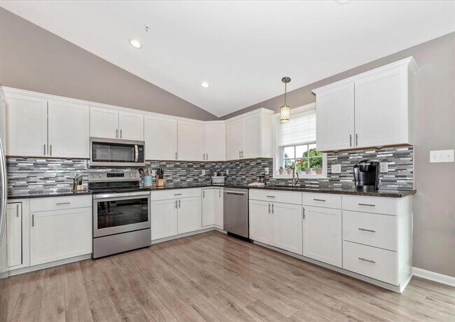 Foto del edificio - Charming Spacious 3 Bedrooms, 2bathroom Home