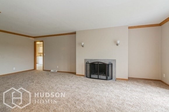 Building Photo - AVAILABLE NOW! - 1177 SUNNYSLOPE DR, CROWN...