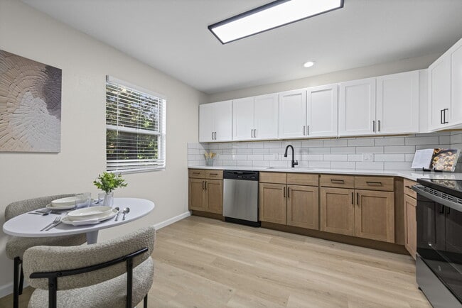 Building Photo - Cedarbridge Villas