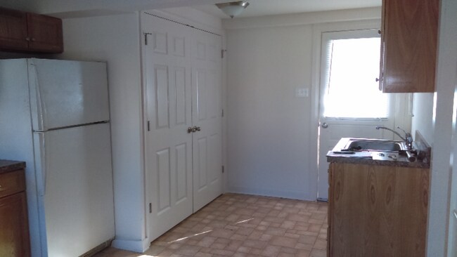 Building Photo - 203 S Manor St
