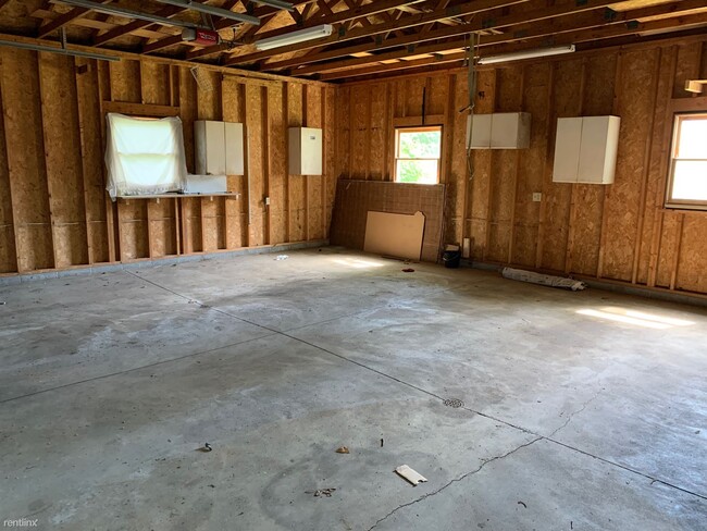 Foto del edificio - 2 br, 1 bath House - 302 E 9th St