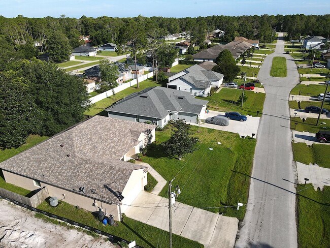 Foto del edificio - Huge 4 Bed 2 Bath Home w Fully Fenced Yard on Cul De Sac for Rent!
