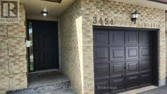 Building Photo - 3454 Wyman Crescent