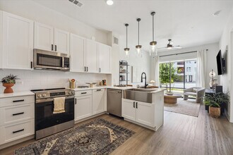 Building Photo - Lenox Timbergrove