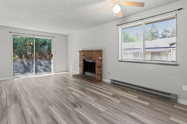 Foto del edificio - 13330-13330 E Burnside St