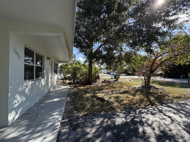 Building Photo - 1093 Hollygate Ln