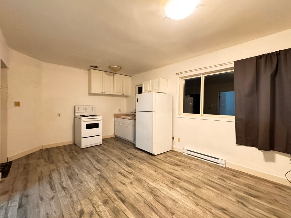 Primary Photo - 4019 Redford St