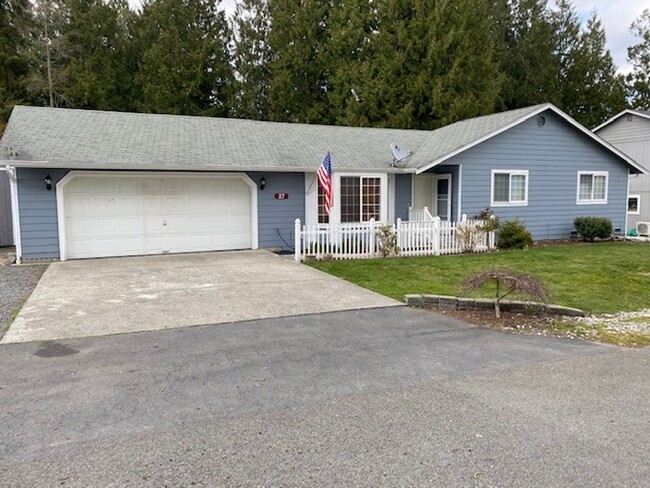 Building Photo - 3 Bedroom , 2 Bath Rambler with 2 Car Gara...