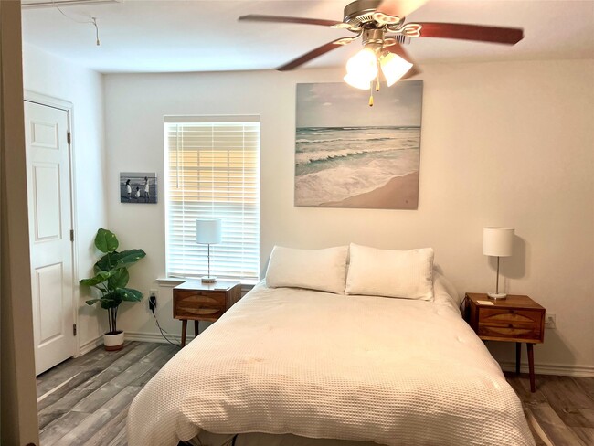 Building Photo - 4810 Pecan Ln