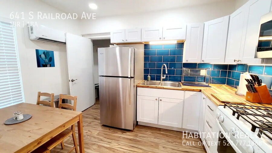 Foto principal - Charming 1bed/1bath bungalow w/ optional f...