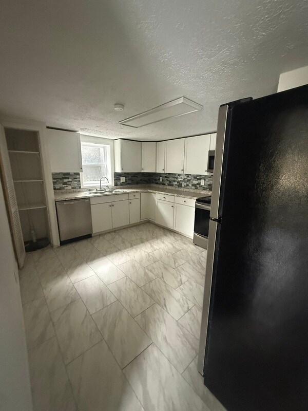 Foto del edificio - 1300-1330 Windsor Avenue - 1302 B