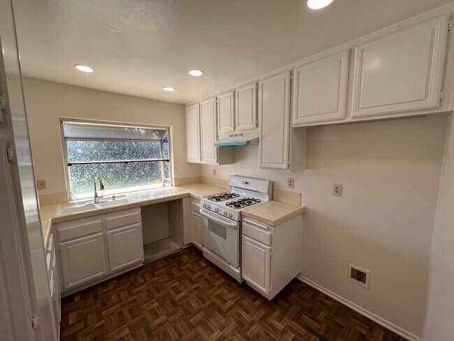 Foto del edificio - Mission Oaks Single Story!