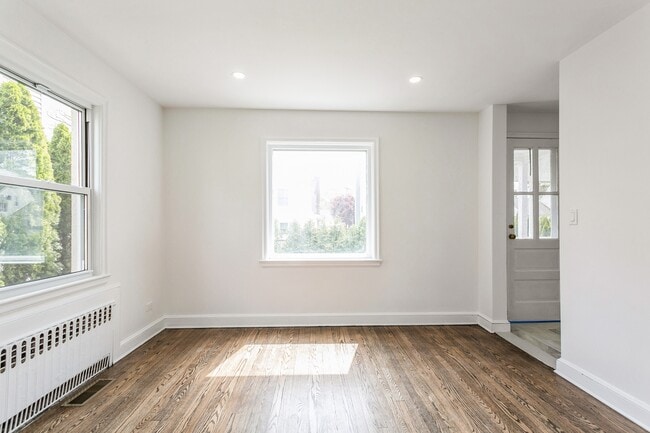 Building Photo - 106 White Rd