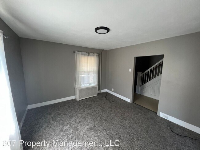 Building Photo - 3 br, 1.5 bath House - 126 Oak Hill Ave.