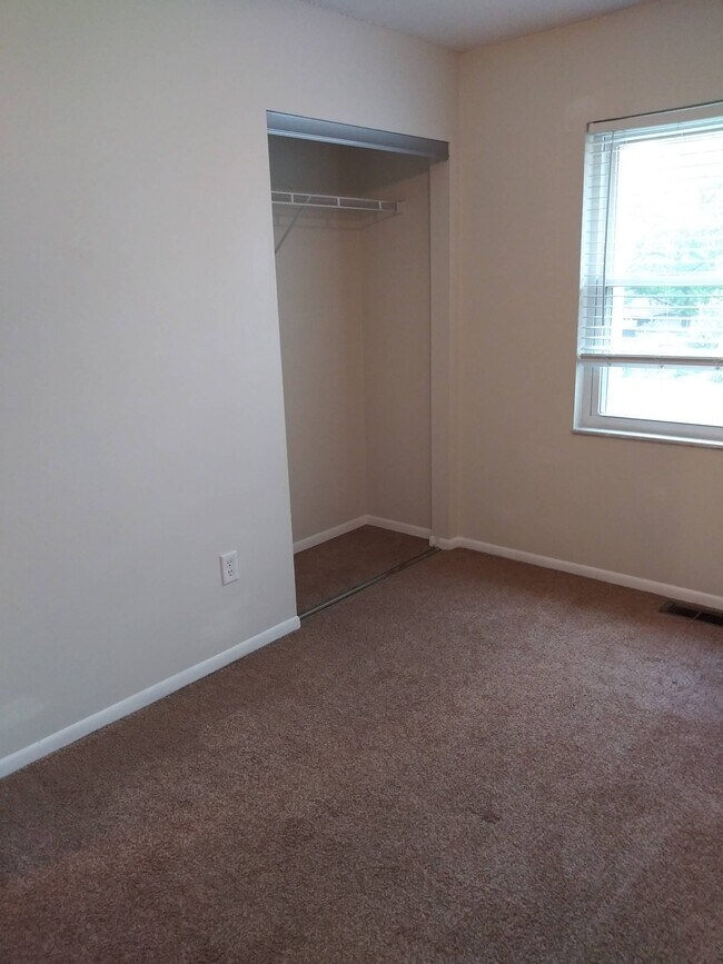 Bedroom - 624 Graybridge E