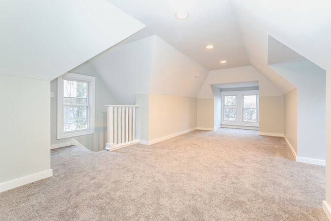 Building Photo - 122 Noble Avenue