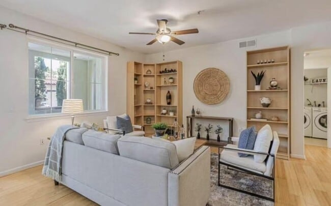 Building Photo - 600 S Abel St