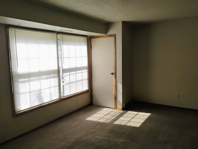 Foto del edificio - 2560 Ivy Hill Ln