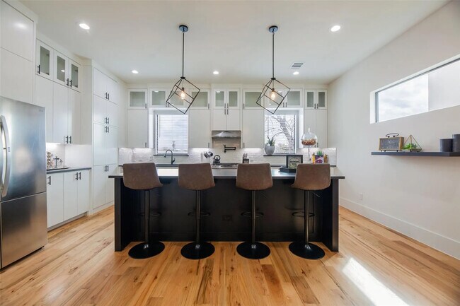 Foto del edificio - Room in Duplex on Avenue L