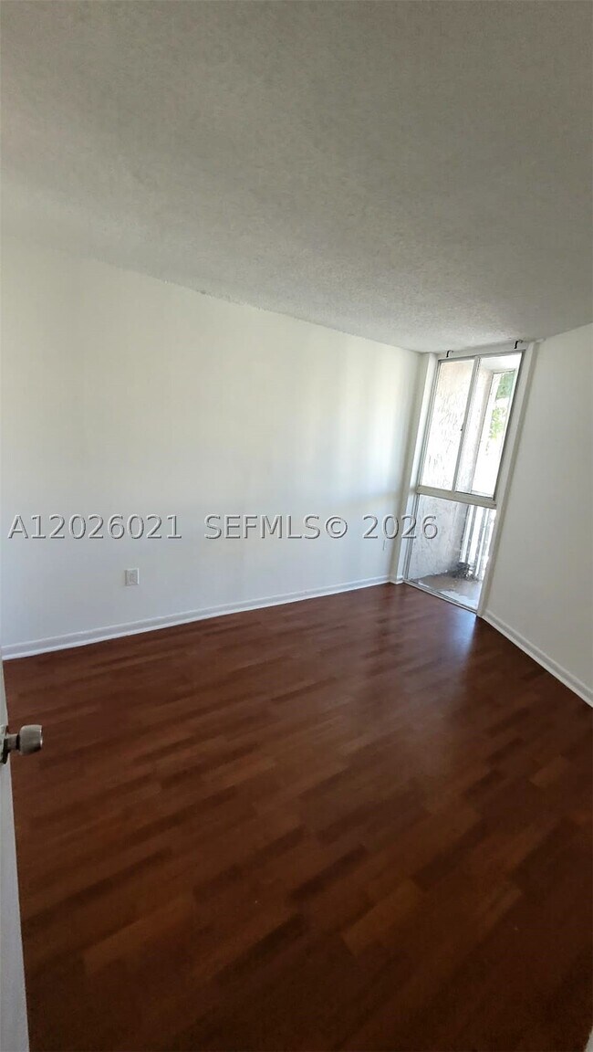 Foto del edificio - 6995 NW 186th St