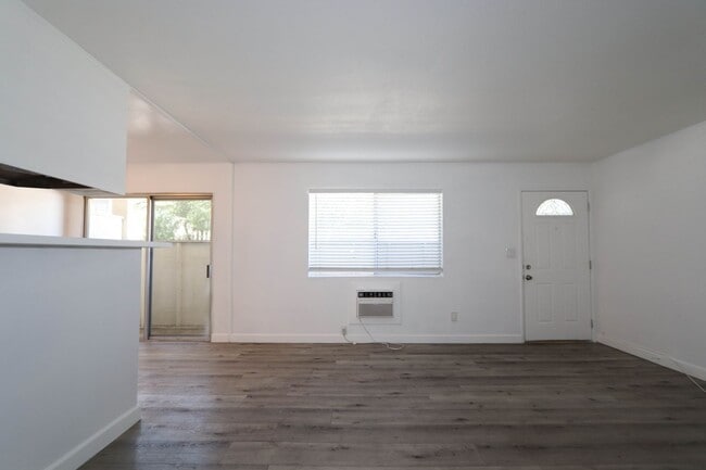 Building Photo - 460 Vista Ave