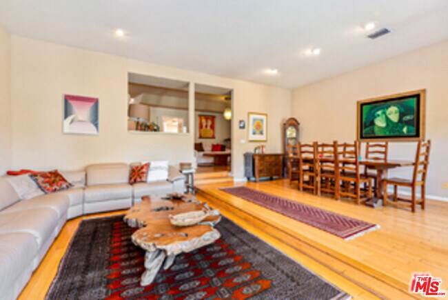 Foto del edificio - 225 Sherman Canal