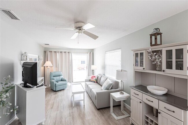 Foto del edificio - 6020 Midnight Pass Rd