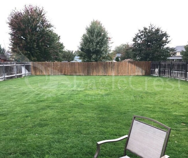 Building Photo - Three Bedroom, Two Bathroom House Located Near WWCC
