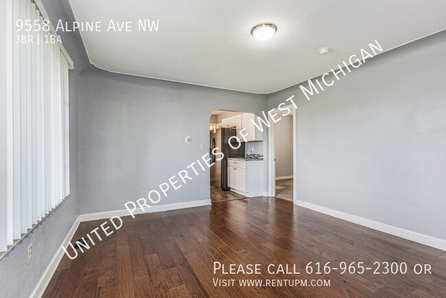 Building Photo - Available Now | 3 Bed 1 Bath Single Family...