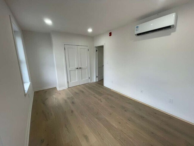Foto del edificio - Beautiful newly renovated 1-bedroom available