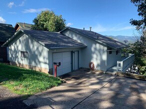 Building Photo - 802 Mollie Ave