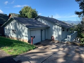 Building Photo - 802 Mollie Ave