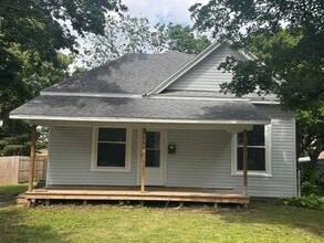 Building Photo - 1115 S Main Ave