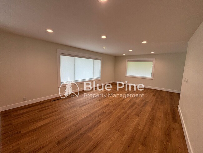 Building Photo - 351 Yale Ave