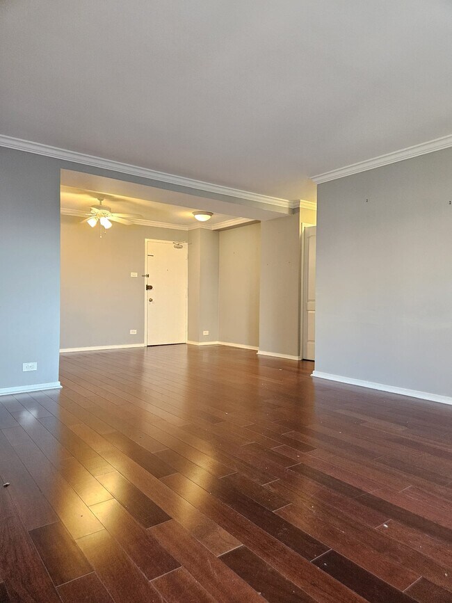 Sala de estar - 2909 N Sheridan Rd