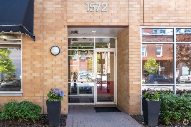 Entry - 1572 Maple Ave