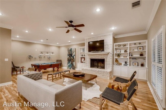 Foto del edificio - 5 br, 3 bath House - 1822 W. 11th Street