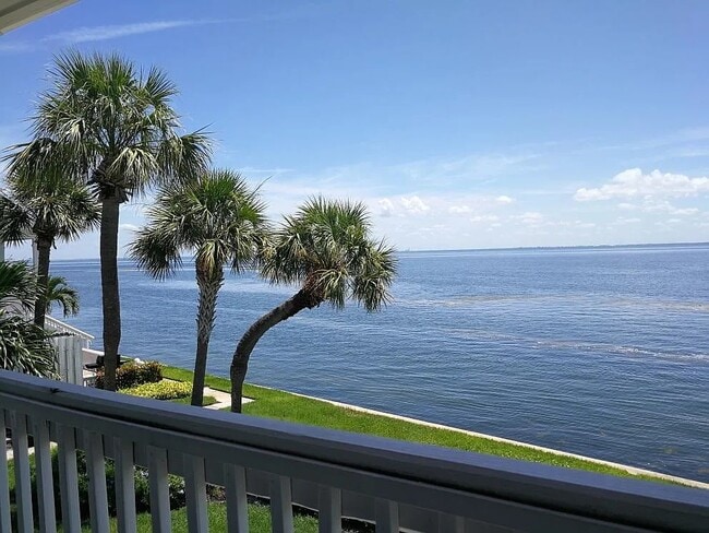Building Photo - 4858 Coquina Key Dr SE