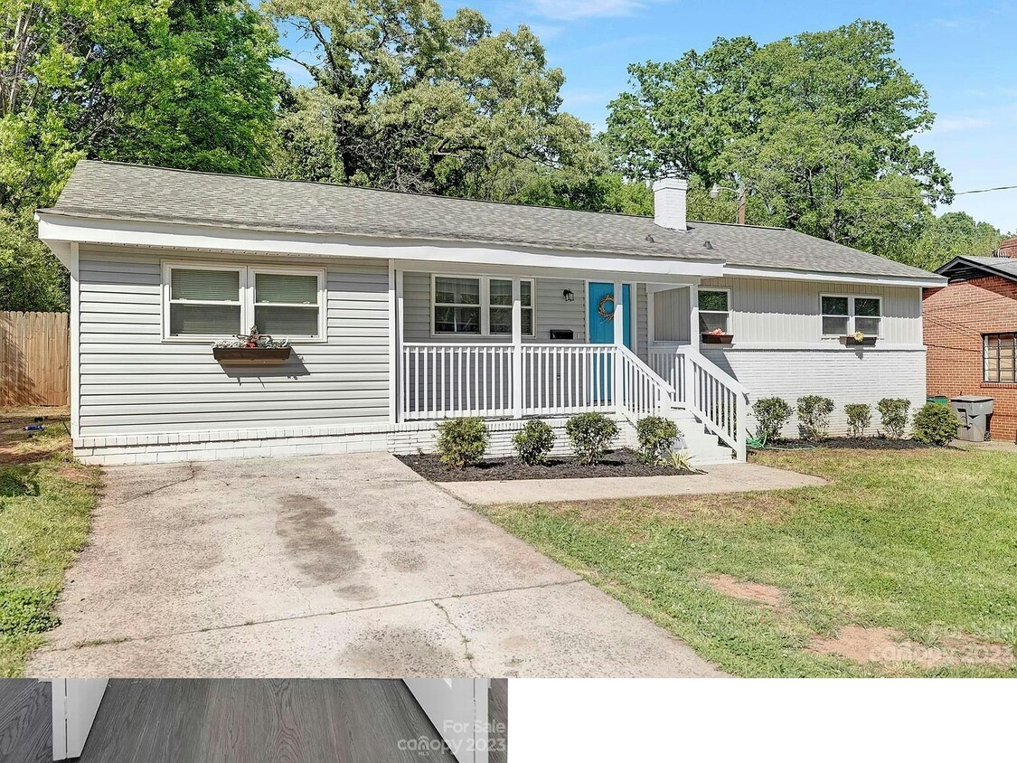 Primary Photo - 3216 Credenza Rd