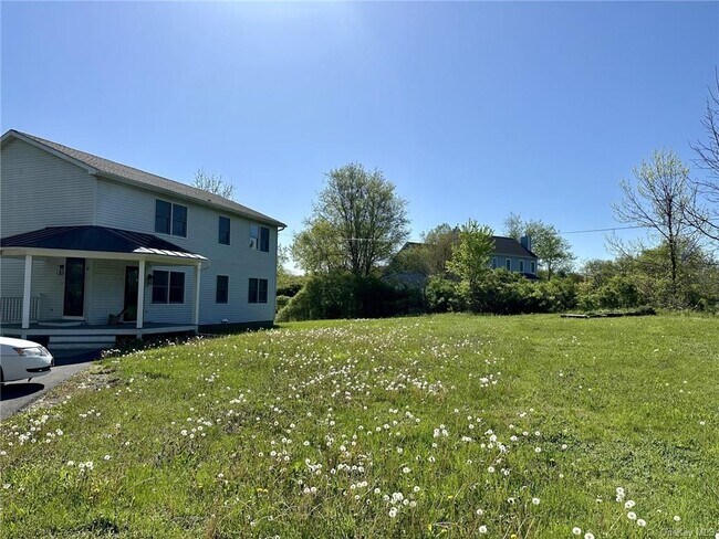 Building Photo - 102 Vosburgh Rd
