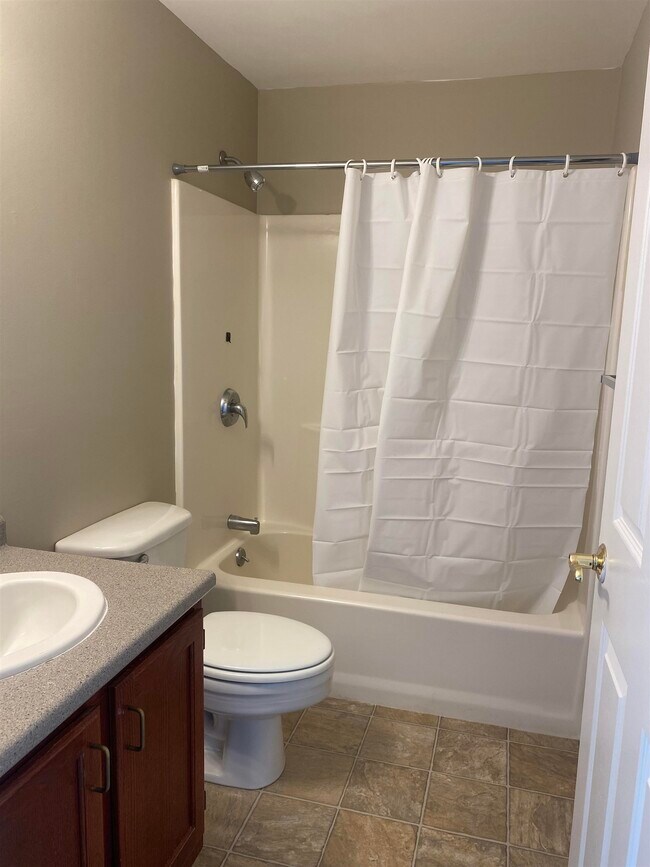 Foto del edificio - 40 Eastern Ave