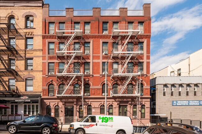 Building Photo - Casa Mutua