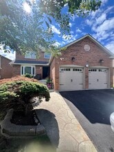 Building Photo - 17 Long Island Cres