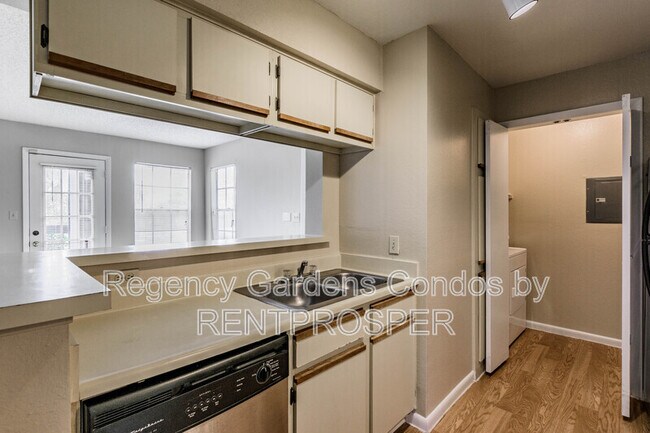 Building Photo - 4225 Thornbriar Ln
