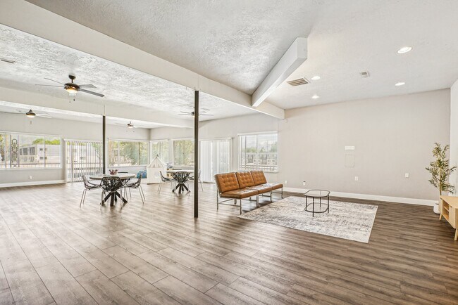 Foto del edificio - River Rock Apartments