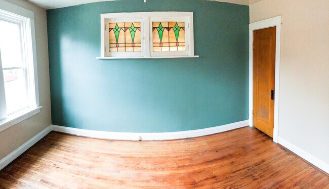 Building Photo - Renovated S City Bungalow 2 beds 1 bath w ...