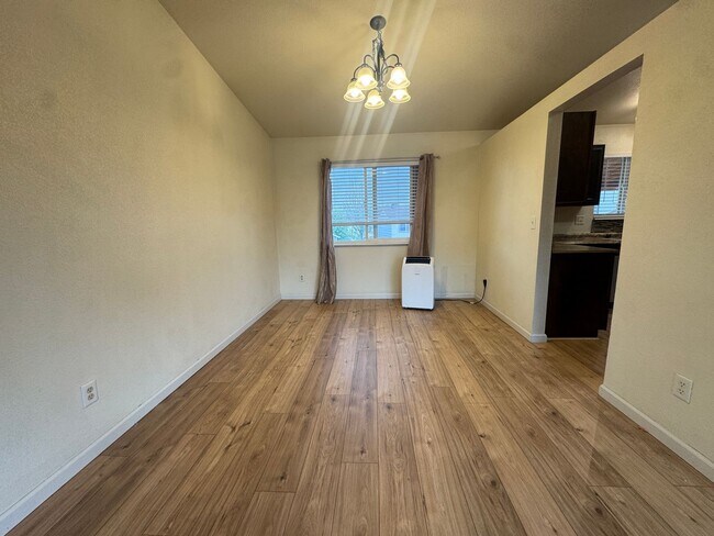 Foto del edificio - 7126 Oxmoor Ln