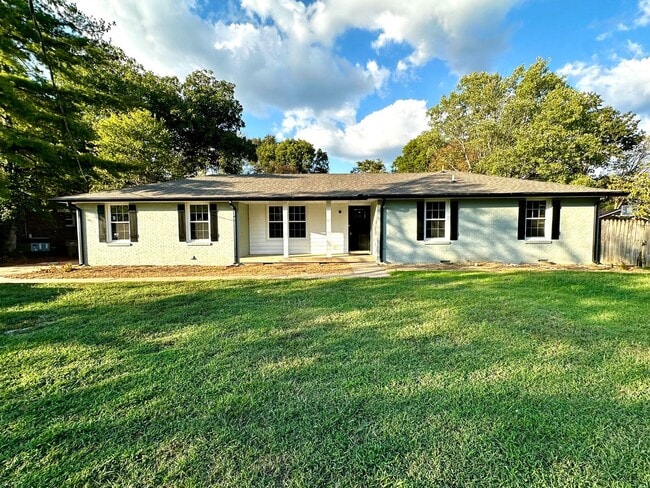 Fully Renovated in the Heart of Hendersonv... - Fully Renovated in the Heart of Hendersonv... House