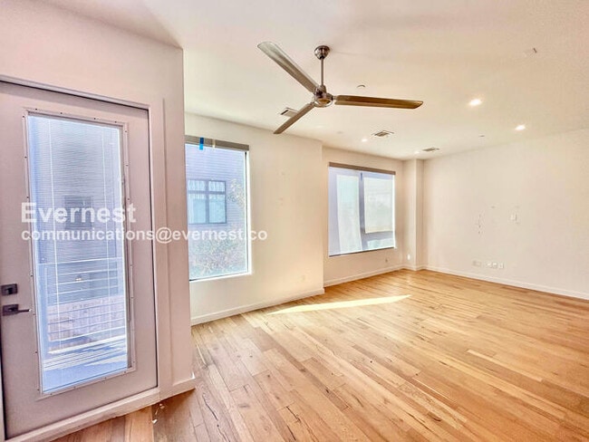 Building Photo - 2711 Kimsey Dr