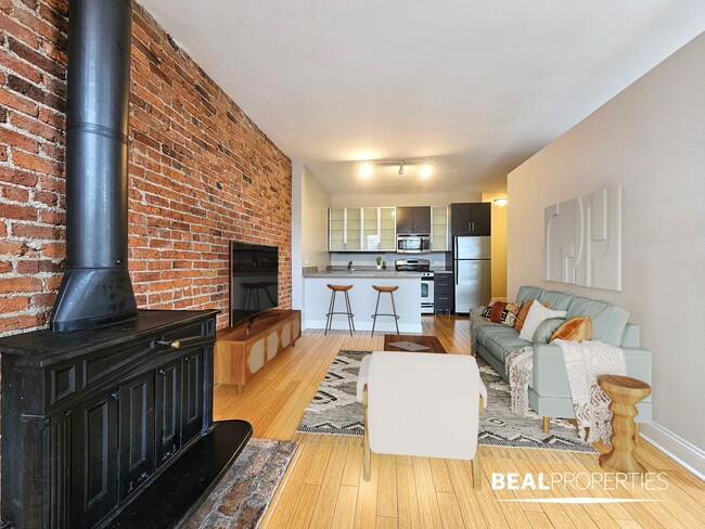 Building Photo - 2214 N Clark St